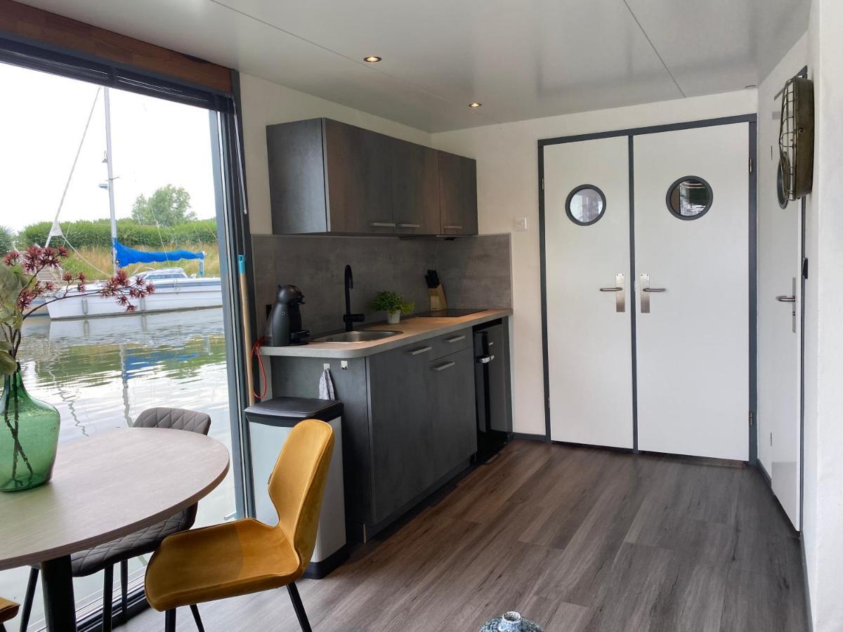 Houseboat De Amstel Hotel Monnickendam Exterior photo