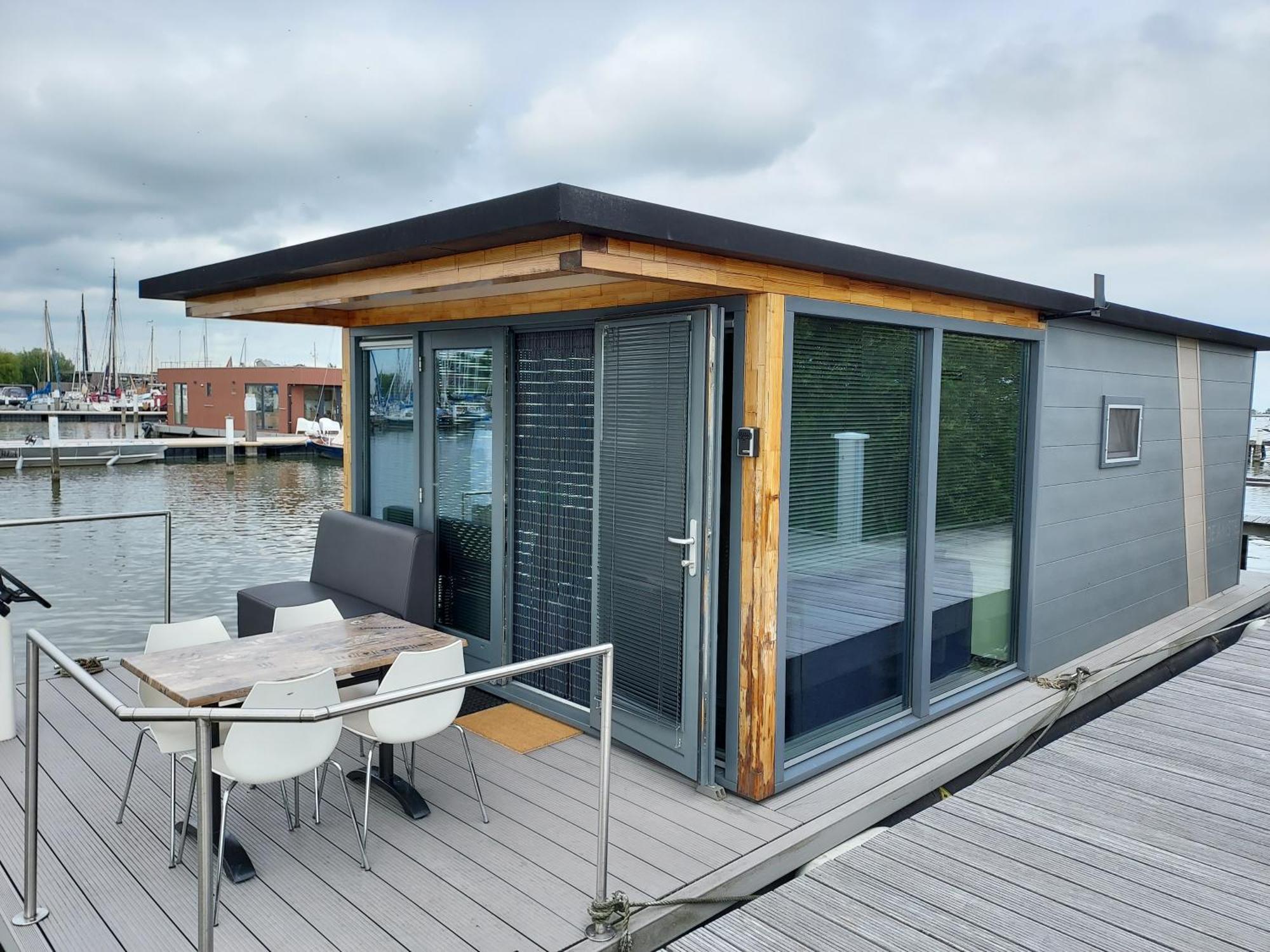 Houseboat De Amstel Hotel Monnickendam Exterior photo